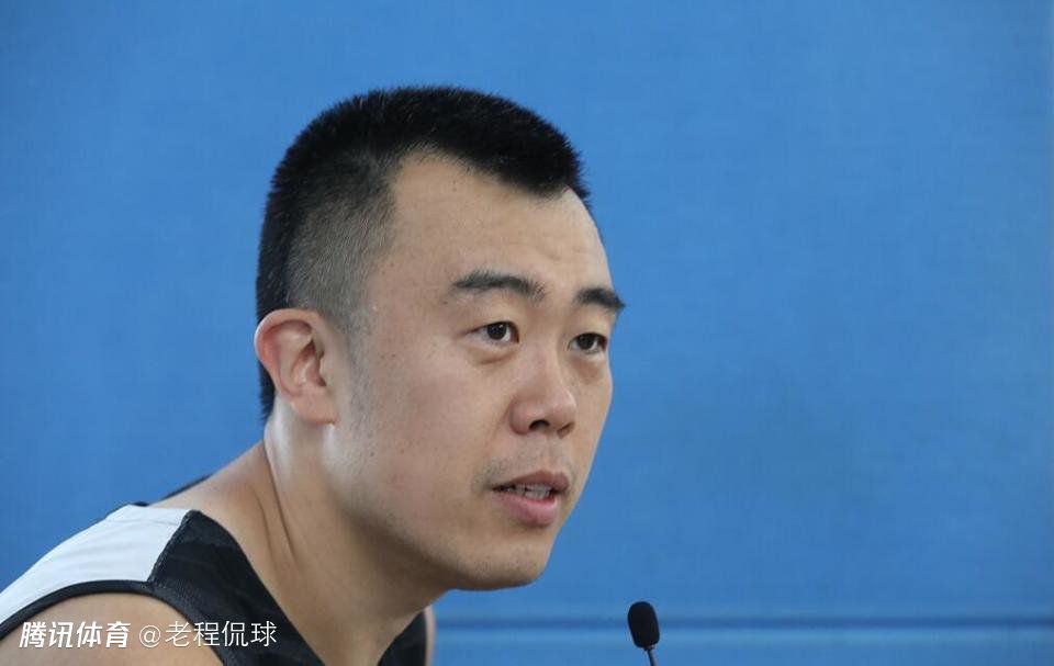 当天拍摄的是高仓健与北野武的一场对手戏，时隔27年再搭北野武的高仓激动道：“和北野一起拍戏非常开心，我的心情很激动。