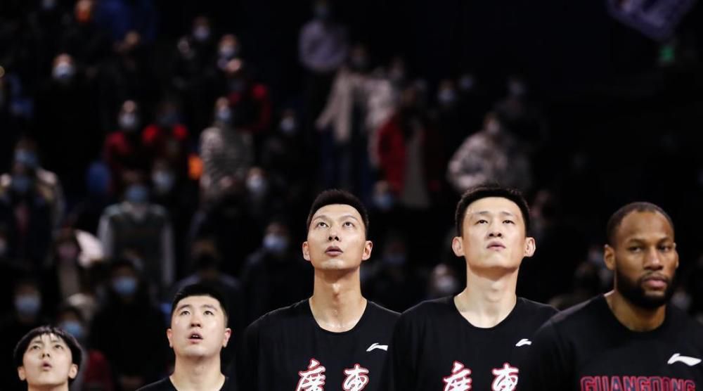 影片讲述了以普通支教女教师李秋榕，正直的县委书记徐耀民，良心企业家任伟亮等，众多典型人物塑造新时代的乡村英雄形象，大爱无疆的真 “秋瑾”打戏凌厉 黄奕、杜宇航很“受伤” 2011-09-20 将于10月13日上映的《竞雄女侠·秋瑾》近日公布一组打戏剧照，杜宇航饰演的徐锡麟的激斗场面抢鲜曝光。