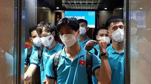 随后，戚薇、陈数、李若彤等纷纷发文怒斥该言论，声援杨丽萍。