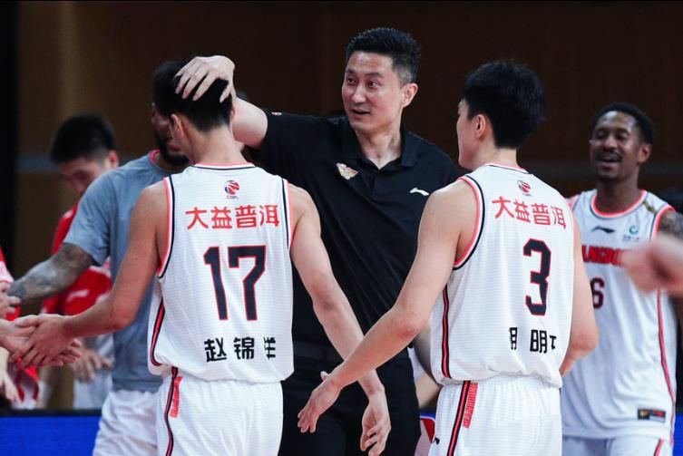 随后官方又开始“整活”，让娜然、于适互相反串饰演姬发、妲己，当演到于适版妲己看到纣王准备上前时，这次费翔直接喊 费翔发文宣告九旬母亲毕丽娜去世:她永远在我心中 2024-05-20 5月20日，著名演员费翔上午在其个人微博发文：我亲爱的母亲毕丽娜已安详的离开了这个世界。