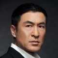 “锤哥”克里斯挥锤亮相 与粉丝合影露怪表情 2014-01-26 《雷神》系列“锤哥”克里斯·海姆斯沃斯25日现身东京成田机场，一身休闲装扮的他在机场竟然拿起了他在影片中的招牌工具锤子来大肆挥舞，引发现场粉丝连连尖叫。